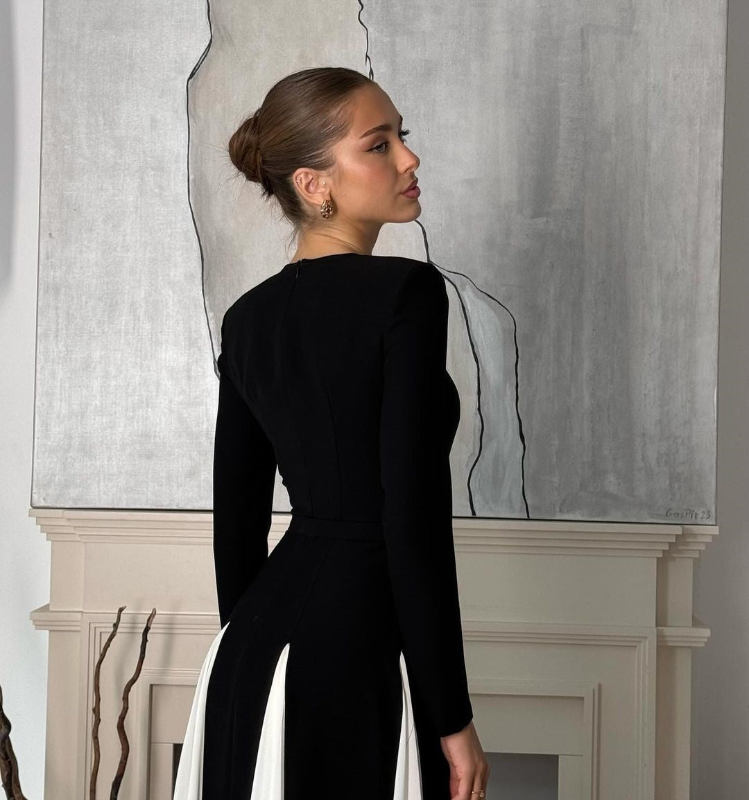 Elegancka Sukienka z Długim Rękawem O Dopasowanym Kroju