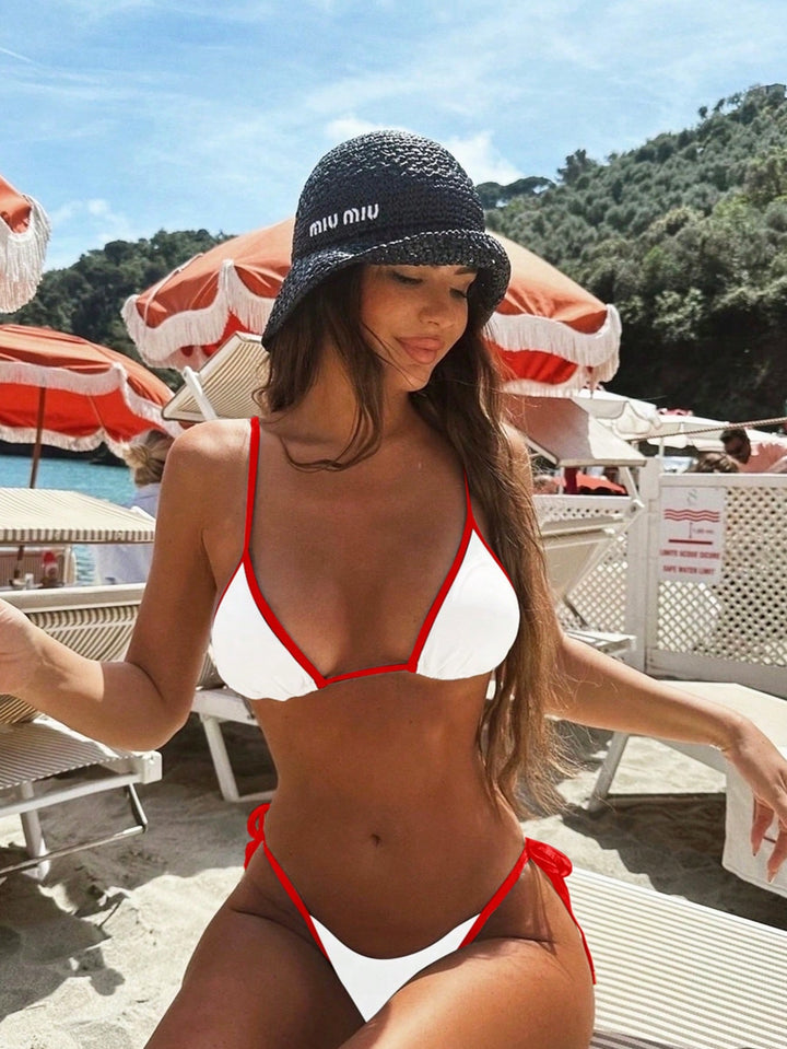 Bikini Trójkątne w Morskiej Błękicie z Kontrastowym Wykończeniem – Minimalistyczny Zestaw 2-częściowy do Wiązania
