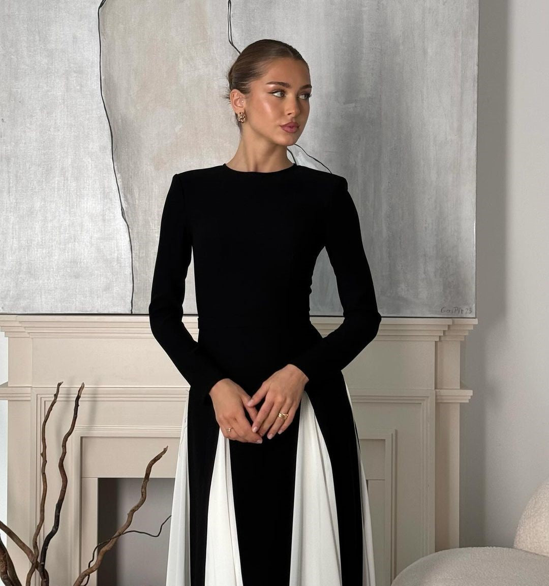 Elegancka Sukienka z Długim Rękawem O Dopasowanym Kroju