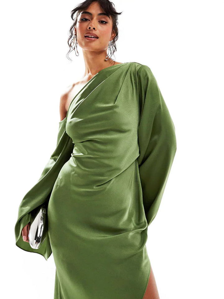 Maxi Sukienka Na Jedno Ramię W Eleganckim Stylu
