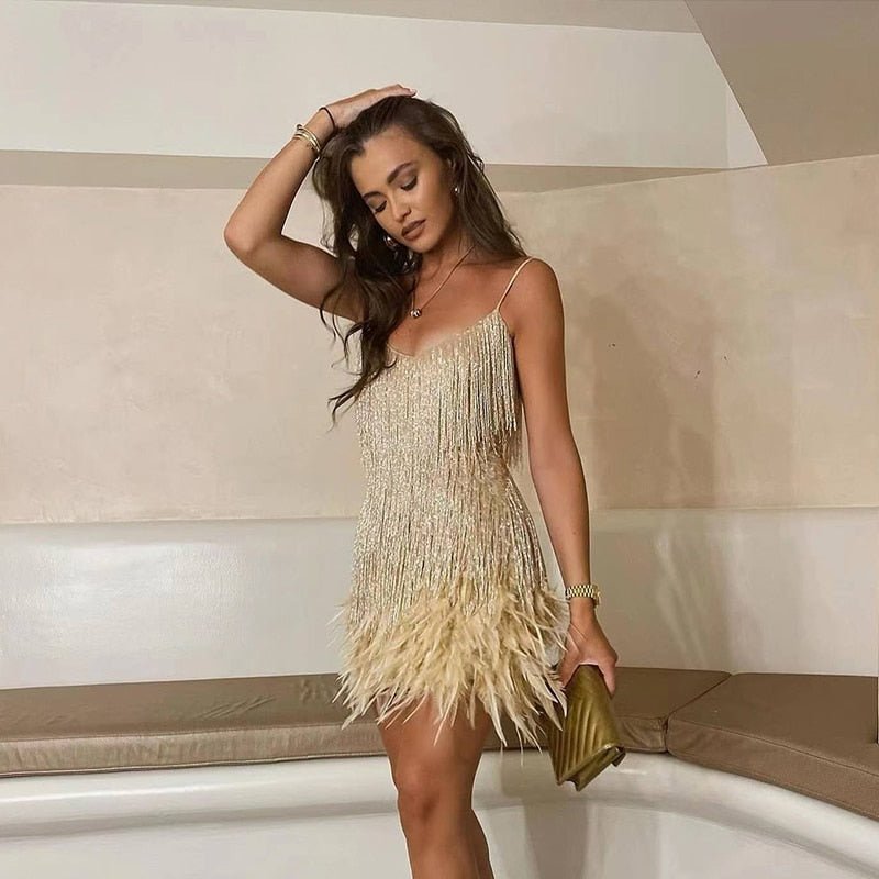 Luksusowa Mini Sukienka z Piórami W Eleganckim Stylu