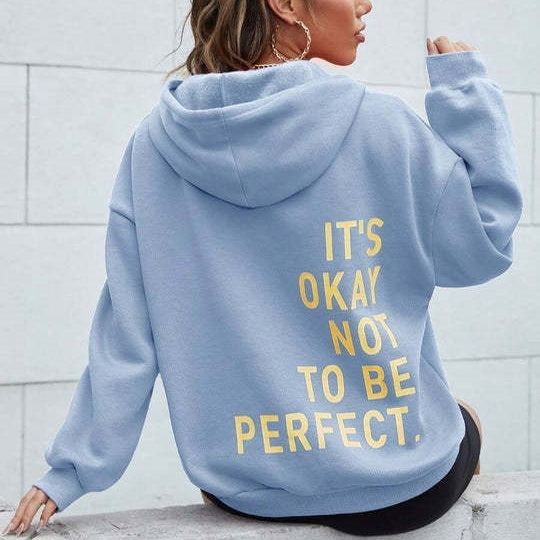 Ciepła Bluza z Kapturem z Napisem O Ponadczasowym Stylu