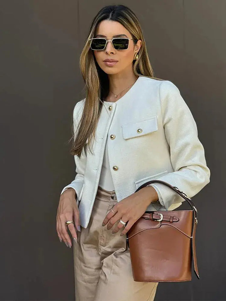 Kurtka Krótka Elegancka z Wyjątkowym Wykończeniem