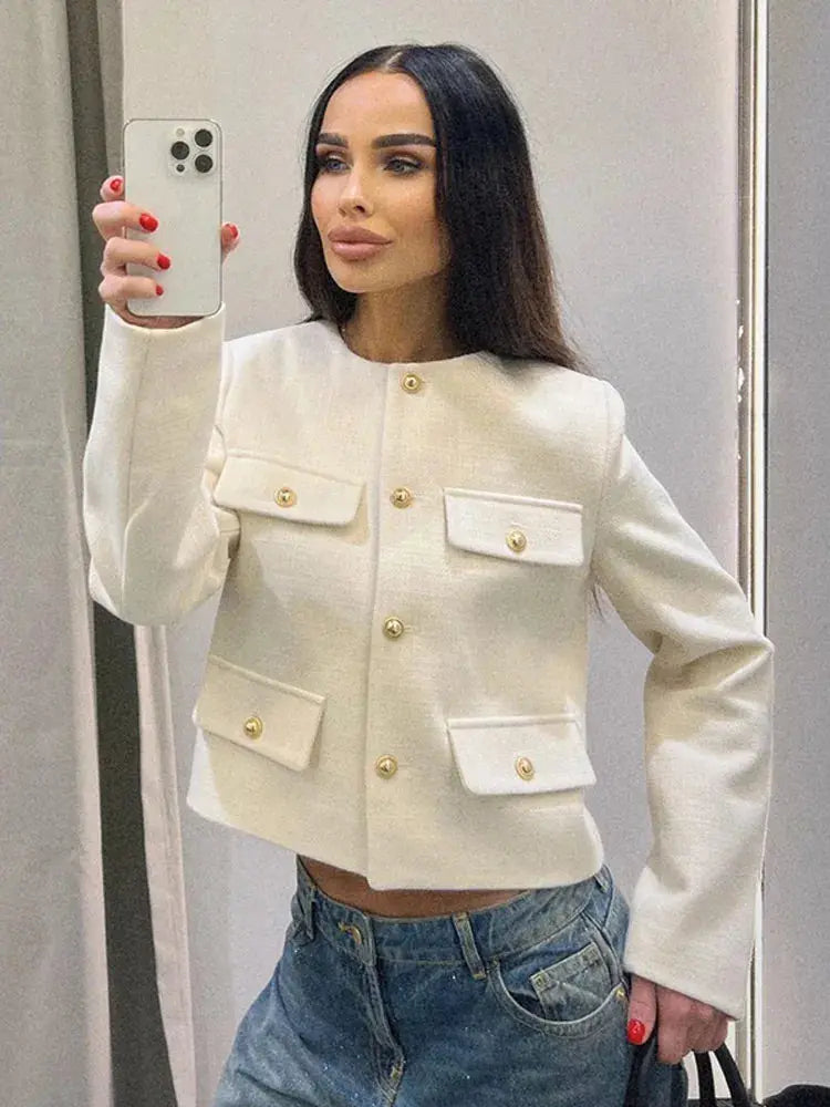 Kurtka Krótka Elegancka z Wyjątkowym Wykończeniem