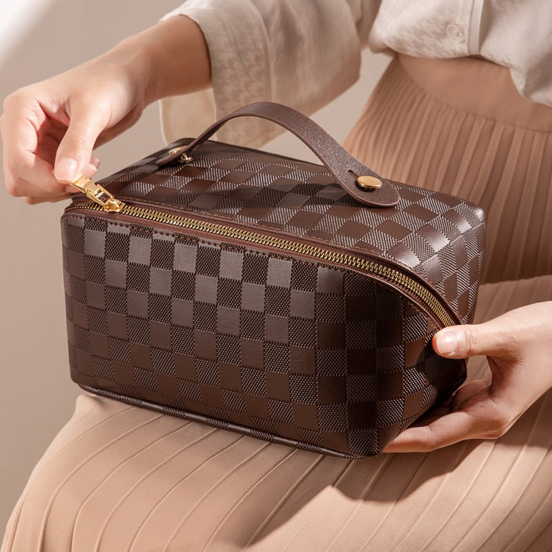 Luksusowa Kosmetyczka W Kratkę W Eleganckim Wydaniu