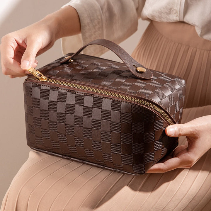 Luksusowa Kosmetyczka W Kratkę W Eleganckim Wydaniu