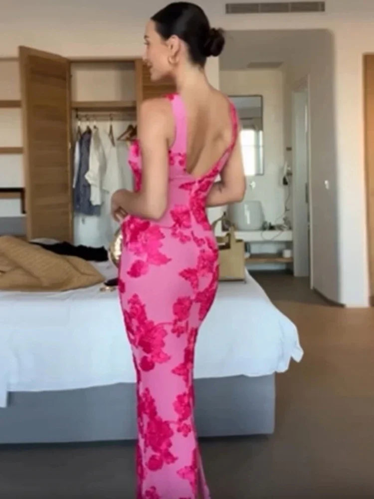 Elegancka Sukienka W Kwiaty O Romantycznym Charakterze