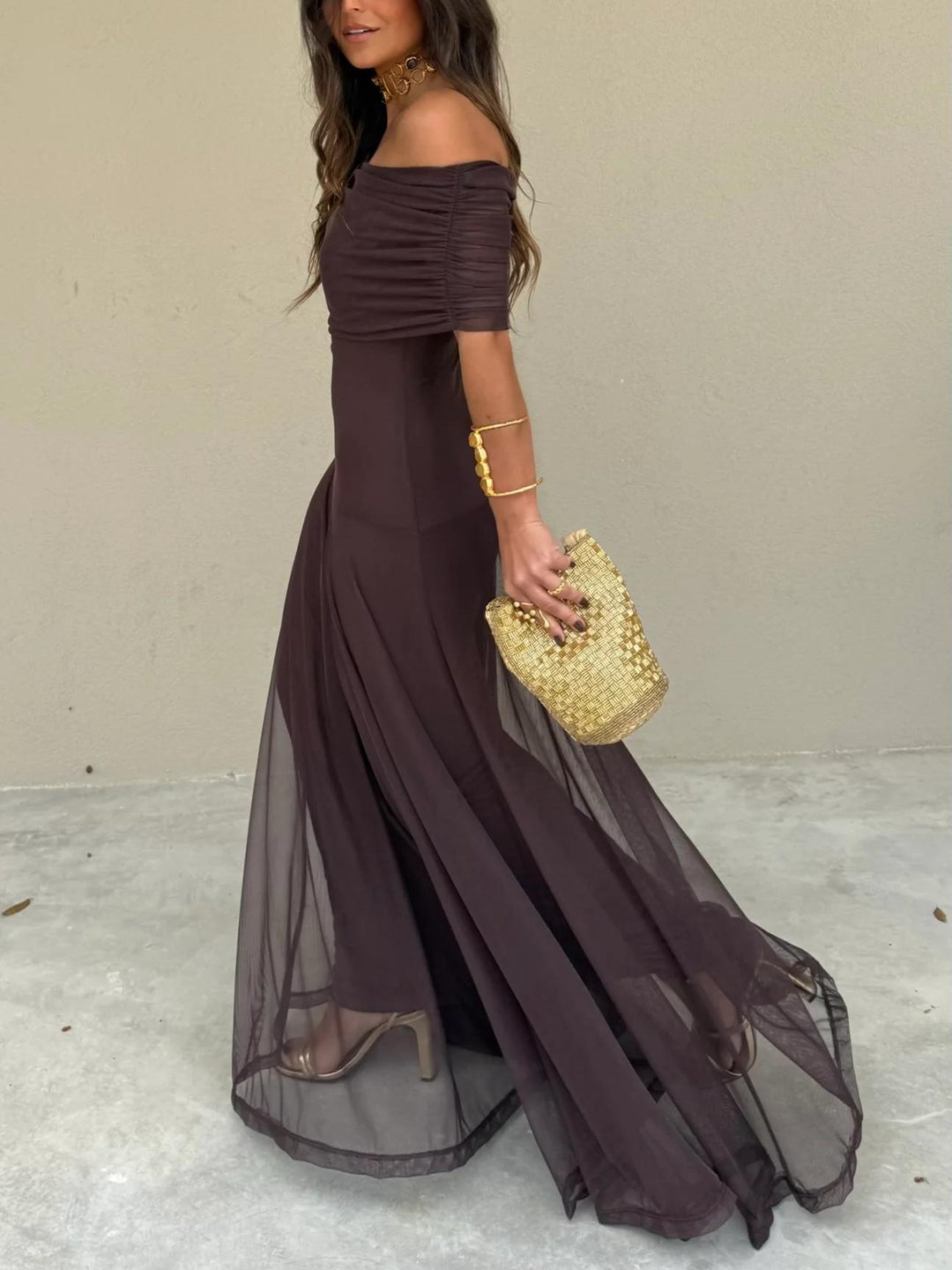 Sukienka Maxi Elegancka Dla Kobiet Na Wesele z Modnym Wykończeniem
