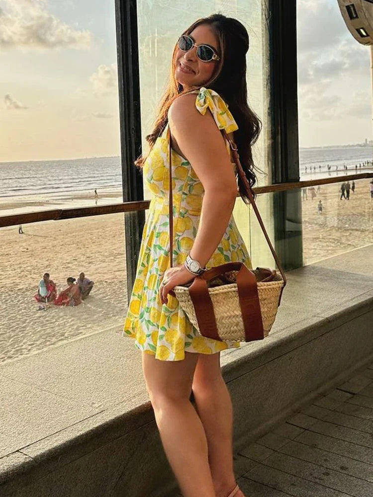 Letnia Sukienka z Wyrazistym Wzorem Cytrynowym
