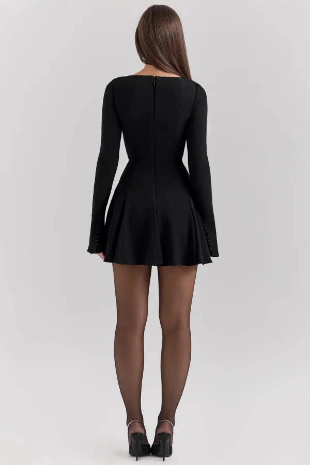 Elegancka Mini Sukienka z Długimi Rękawami