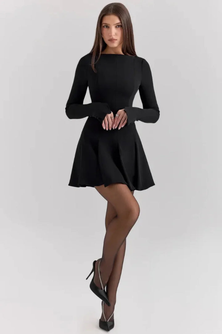 Elegancka Mini Sukienka z Długimi Rękawami