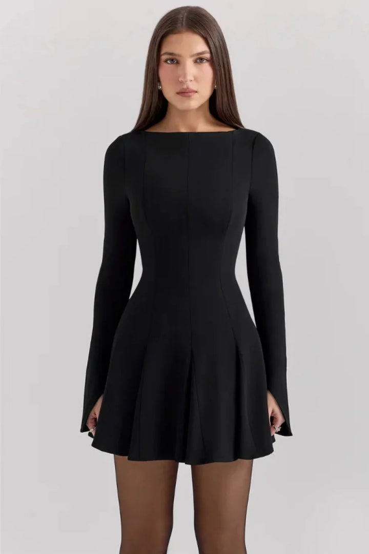 Elegancka Mini Sukienka z Długimi Rękawami