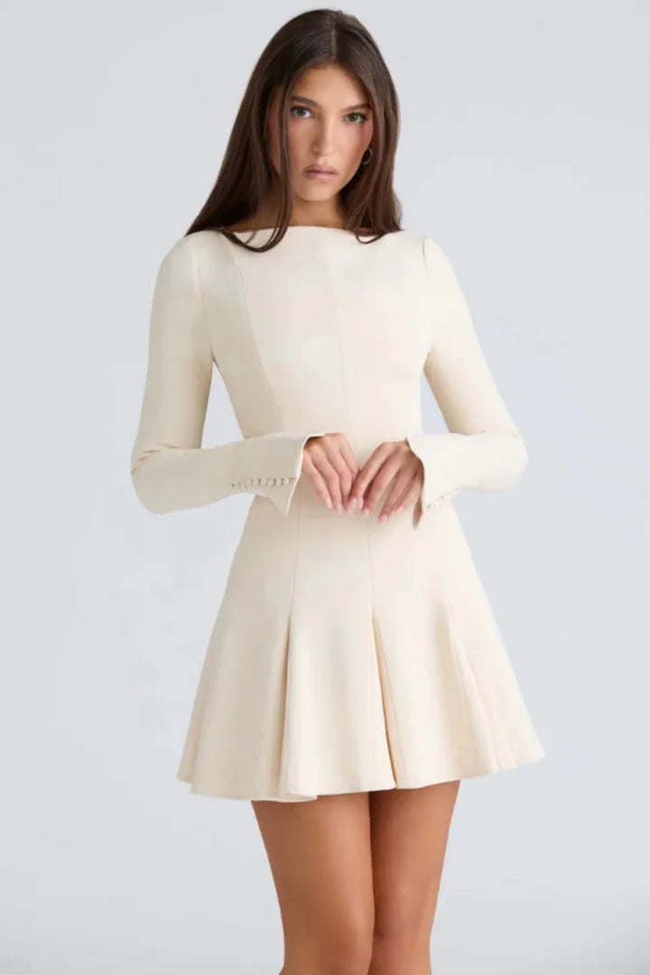 Elegancka Mini Sukienka z Długimi Rękawami