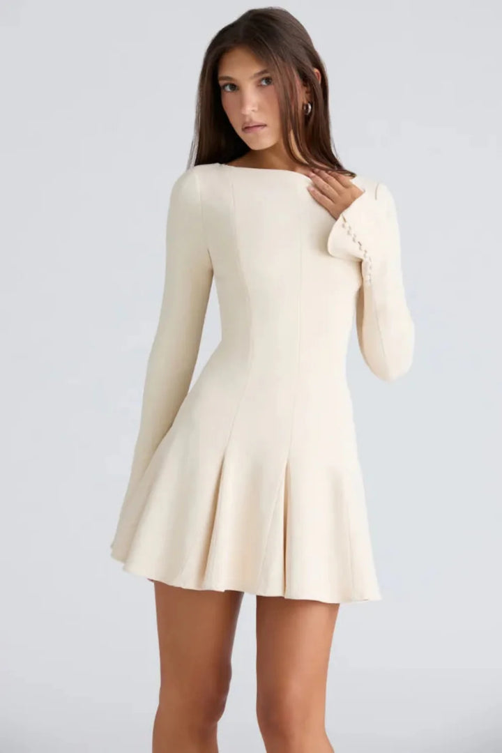 Elegancka Mini Sukienka z Długimi Rękawami