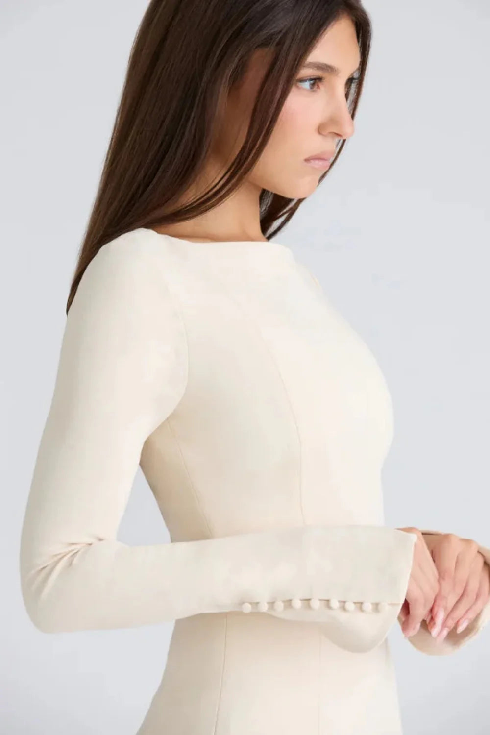 Elegancka Mini Sukienka z Długimi Rękawami